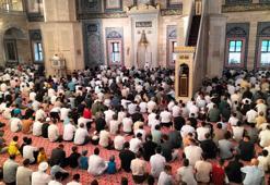 Adanalılar bayram namazı için saf tuttu
