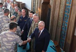 Bakan Güler, Kütahya'da Mehmetçikle bayramlaştı