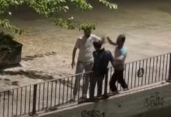 Bakırköy'de 2 şüphelinin tartıştıkları kişiyi darbettiği anlar kamerada