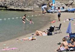 Bayramın ilk günü sahile akın ettiler