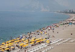 Konyaaltı Sahili'nde bayram yoğunluğu