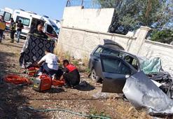 Diyarbakır’da lastiği patlayan otomobil istinat duvarına çarptı: 1 ölü, 6 yaralı