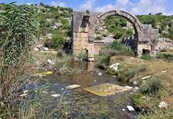 Çöplüğe dönen 1800 yıllık kutsal çeşme ve kaplıca kurtarılıyor