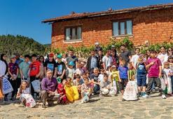 ‘Adak toplama’ geleneği 7 asırdır yaşatılıyor; çocuklar kapı kapı dolaşıp şeker ve tatlı topluyor