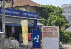 Tekel bayisinde 'kıyma çekilir' afişi