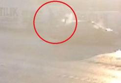 Hatay'da motosiklet ile otomobilin çarpıştığı kaza kamerada; 1 ölü, 1 yaralı