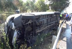 Tur minibüsü devrildi; 5 turist yaralandı