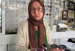 Eşi ve oğullarından kalan gözlükçü dükkanını tek başına ayakta tutuyor
