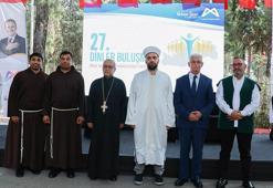 Din adamları, Mersin'deki Hoşgörü Mezarlığı'nda halkla bayramlaştı