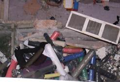 Zeytinburnu'nda, bodrum kattaki kumaş deposunun yıkılan duvarı korkuttu