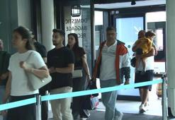 Tatil dönüşleri başladı; havalimanlarında uçuş ve yolcu yoğunluğu yaşanıyor