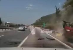 TEM Otoyolu'nda cip, bariyerlere çarpıp sürüklendi: 2'si çocuk 7 yaralı