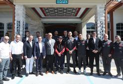 TFF Başkanı Hacıosmanoğlu ve A Milli Takım oyuncularından Aziz Sancar'a ziyaret