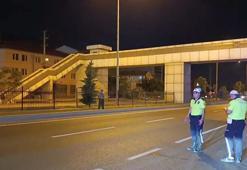 Üst geçidi kullanmayıp, yoldan karşıya geçmeye çalışan yayaya otobüs çarptı