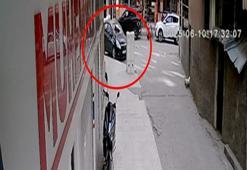 5'inci kattan park halindeki otomobilin üzerine düşen Elif, yaralandı; o anlar kamerada