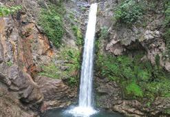 Amanos Dağları'nın eteğindeki Karaçay Şelalesi dron ile görüntülendi