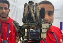 Öğrencilerden işaret dilini sese dönüştüren portatif eldiven