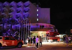 Otelin bodrum katında çıkan yangında yüzlerce turist tahliye edildi