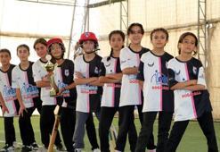 Van’ın Mor Menekşeler Spor Kulübü'nün kızları, krikette Türkiye şampiyonu