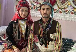 Geleneksel düğün adetleriyle evlendiler; damat eğlencesi yapıldı, gelin at sırtında mahalleyi dolaştı