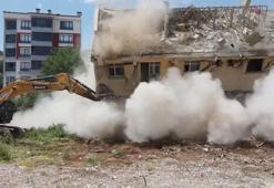 Tunceli'de hasarlı yapılar yıkılıyor