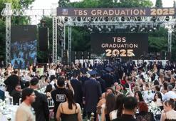 Tarabya İngiliz Okulları’nda mezuniyet coşkusu; Sertab Erener sahne aldı