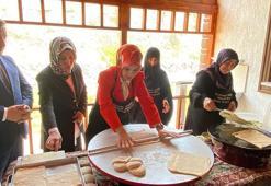 Bakan Göktaş, kadın kooperatifinde hamur açtı
