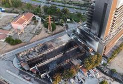 İzmir'deki plastik fabrikasının deposunda çıkan yangının hasarı gün aydınlanınca ortaya çıktı