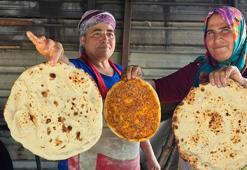 Depremzede kadınların tandır mesaisi; ekmeklerini ateşten çıkarıyorlar