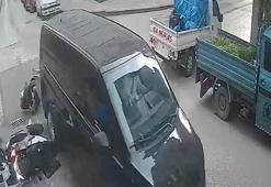 Motosiklet ile minibüsün çarpıştığı kaza kamerada; 2 yaralı