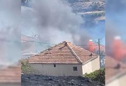 Malatya'da ot yangınında alevler ağır hasarlı evlere sıçradı