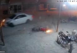 İki motosikletle çarpışan otomobil sürücüsünün kaçtığı kaza kamerada: 4 yaralı