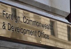 İngiltere, İsrail'deki diplomatlarının ailelerini geri çekti