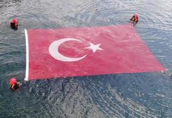 Gölde Türk bayrağı açıp, Jandarma'nın kuruluş yıl dönümünü kutladılar
