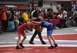 Minikler Türkiye Güreş Şampiyonası Sivas'ta başladı