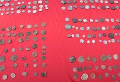 İzmir'de 2 bin 305 adet sikke ele geçirildi