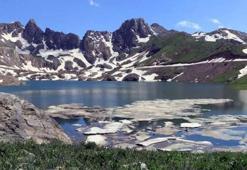 30 yılda yüzde 55'in üzerinde alan kaybeden Cilo buzullarında 'festival' uyarısı