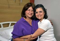 Kendisi gibi kanser hastalarına rehberlik yapıyor