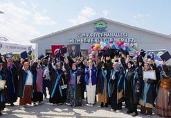 Okuma yazma öğrenen 24 kadın kep attı