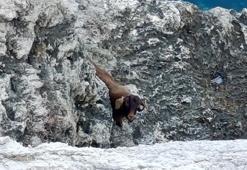 Kayalıklarda 3 gün mahsur kalan keçi kurtarıldı