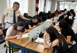 YKS'ye hazırlanan öğrenciler, kütüphaneye 'kamp' kurdu