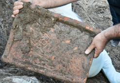 Yol çalışmasından tarihi olduğu değerlendirilen mezar kalıntıları çıktı