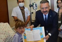 Hastane yatağında karne sevinci