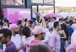 Red Bull Pink Edition lansmanı renkli görüntülere sahne oldu