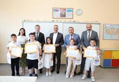 Sultangazi Belediye Başkanı Dursun, çocukların karne heyecanını paylaştı