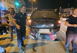 Bursa'da, devrilip kamyonetin altına giren motosikletli yaralandı