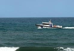 Bartın’ın mavi bayraklı plajında denizdeki kirlilik temizlendi