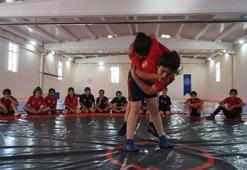 Siirtli güreşçiler, takım halinde Türkiye şampiyonu oldu