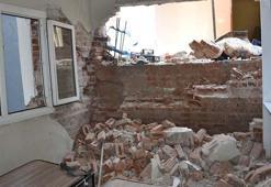 İzmir'de tünel çalışması sırasında bir evin duvarı yıkıldı