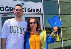 Çocuklarının kendisinden habersiz başvuru yaptığı YKS’ye girip, 59 yaşında üniversiteden mezun oldu